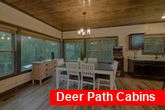 Luxury Cabin with Dining Room and Full Kitchen