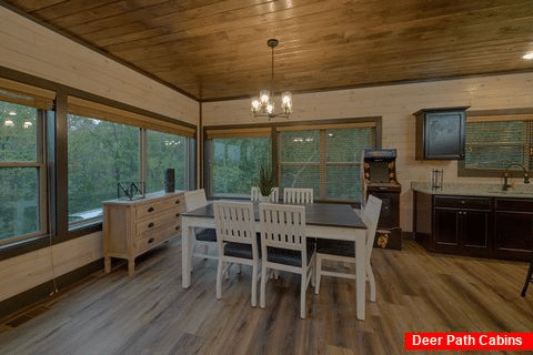 Luxury Cabin with Dining Room and Full Kitchen - Could Not Ask For More