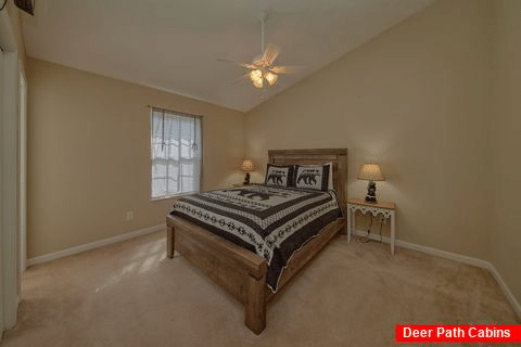 Queen Bedroom with Smart TV - Black Bear Lane