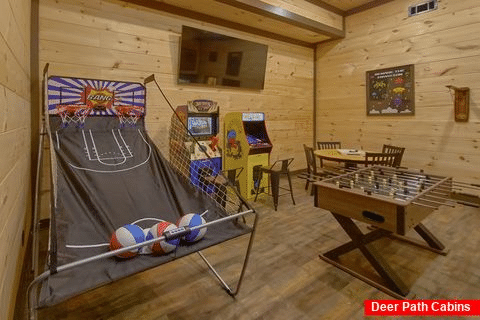 4 Bedroom Cabin with Game Room Sleeps 12 - Cubbs Dream Paradise