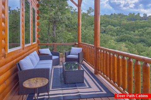 Comfortable Outdoor Seating with Mountain View - Cubbs Dream Paradise