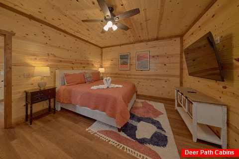 King Bedroom with Cable TV and WiFi - Zennessee Boho