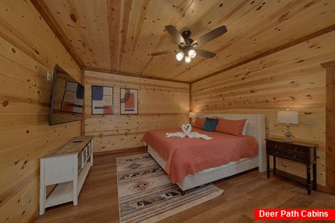 King Bedroom with Cable TV and WiFi - Zennessee Boho