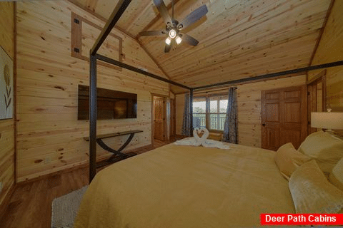 Spacious King Bedroom with Cable TV - Zennessee Boho