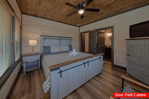 2 Bedroom Cabin Near Dollywood with Smart TV - As Good As It Gets