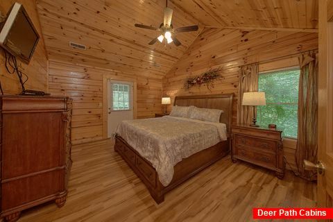 5 bedroom Cabin with King bed on main level - A Perfect Stay