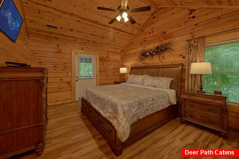 5 bedroom Cabin with King bed on main level - A Perfect Stay