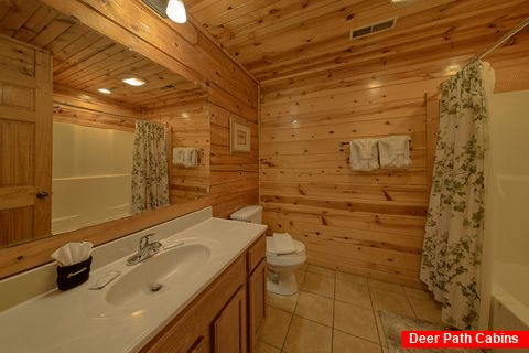 Private bath in king bedroom at 5 bedroom cabin - A Perfect Stay