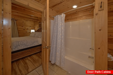 5 Bedroom cabin Private Master Suite with bath - A Perfect Stay