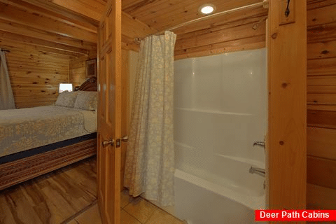 5 Bedroom cabin Private Master Suite with bath - A Perfect Stay