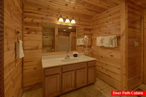 Luxury Cabin with 5 full bathrooms - A Perfect Stay