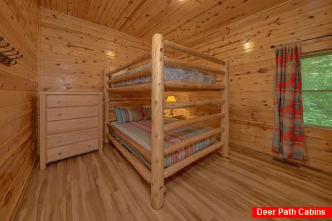 Queen bunk beds in 5 bedroom rental cabin - A Perfect Stay