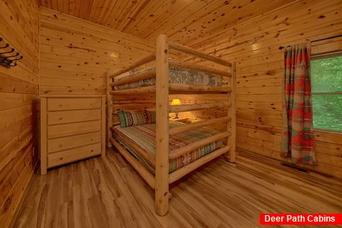 Queen bunk beds in 5 bedroom rental cabin - A Perfect Stay