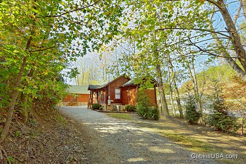 Rustic 1 Bedroom Cabin Near Dollywood - A Romantic Retreat