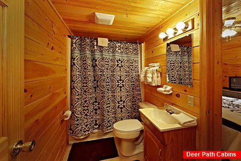 King Sized Private Bathroom - A Mountain Escape