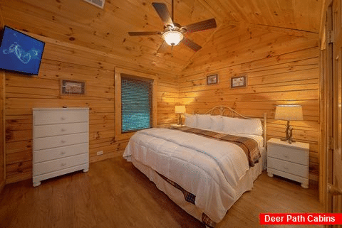 King Size Bed In 5 Bedroom Cabin - A Mountain Lodge