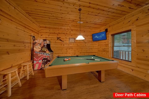 Resort Cabin With Game Room And Pool Table - A Mountain Lodge