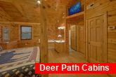 Master Bedroom with Jacuzzi in 4 bedroom cabin