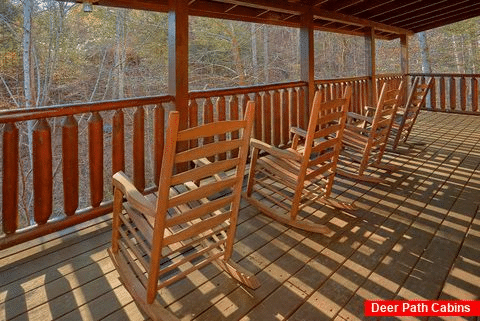 Large Deck With Wooded View in 4 Bedroom Cabin - Bear Play