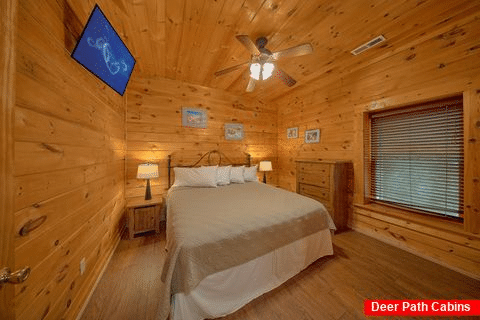 Cabin with Spacious King Bedroom - Bear Shack