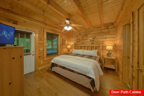 Rustic Cabin with 3 King Bedrooms - Cowboy Up