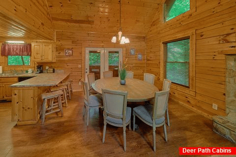 4 bedroom cabin with Dining Room for 8 guests - Cuddly Critters