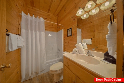 4 bedroom cabin with Private Master Bathrooms - Cuddly Critters