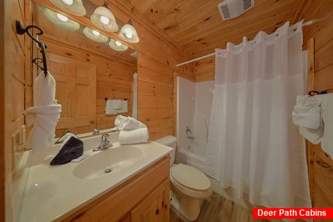 Premium cabin with 4 Private Bathrooms - Cuddly Critters