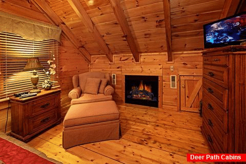 Master Bedroom wtih Fireplace in Cabin - Little Cove Hideaway