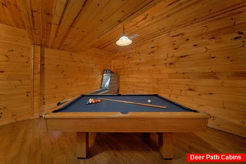 Cabin with Pool Table - Paws A While