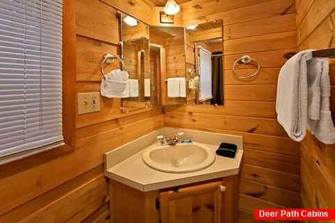 Cabin with bathroom and shower - Secret Rendezvous