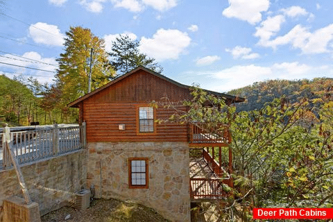 Cabin near Dollywood in the Smoky Mountains - A Hilltop Heaven