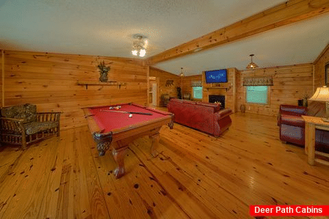 3 bedroom cabin with a pool table and game room - A Step Away