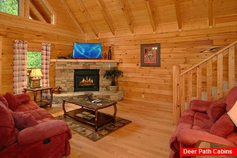 3 Bedroom Cabin with Fully Furnished Living Room - Lucky Logs Lodge