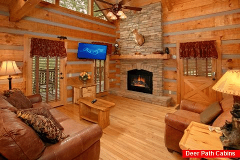 Rustic Cabin with Furnished Living Room - Bearway to Heaven