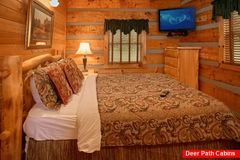 Rustic Cabin that features 2 Private Bedrooms - Bearway to Heaven