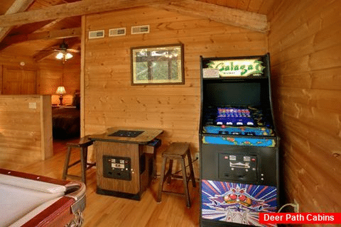 2 Bedroom Cabin with Arcade Game and Pool Table - Bearway to Heaven