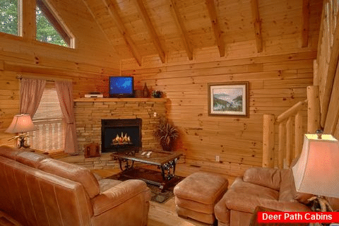 Luxury Cabin with Fireplace and 3 Bedrooms - Dew Drop Inn