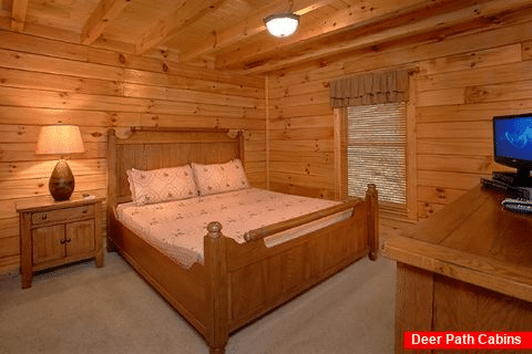 3 Bedroom 3 Level Cabin with King Beds - Dew Drop Inn