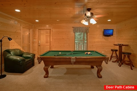 Rustic Cabin with Game Room and Pool Table - Dew Drop Inn