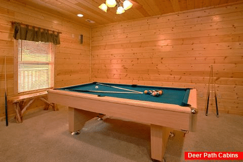 3 Bedroom Cabin with Pool Table - Lucky Logs Lodge