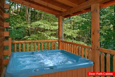 3 Bedroom Cabin with an Outdoor Hot Tub - Lucky Logs Lodge