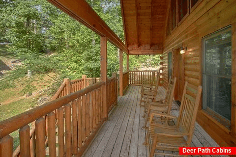 Luxury Cabin with Furnished Deck - Lucky Logs Lodge