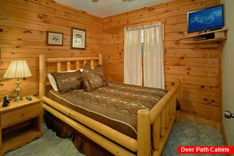 Pigeon Forge Cabin with Private Queen Bedroom - Big Bear