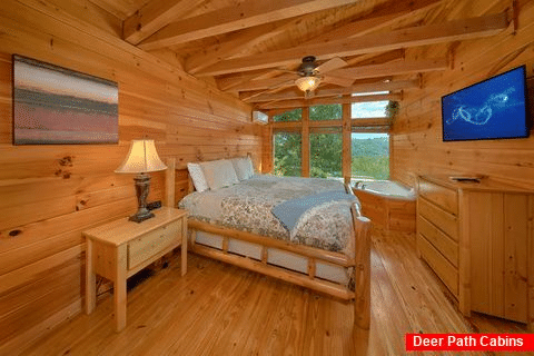 Master King Bedroom with Jacuzzi Tub - Eagle's Crest